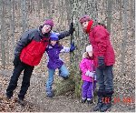 a06_family_hike_in_holt